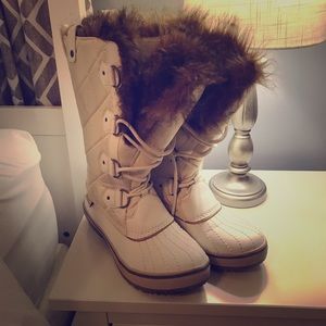Snow boots